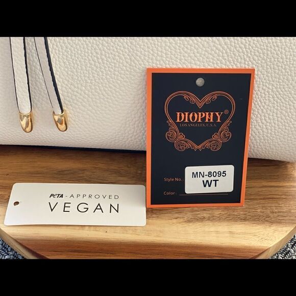 👜DIOPHY WHITE HANDBAG/PURSE w/white and pearl flower charm.  Adjustable strap. - Picture 7 of 11